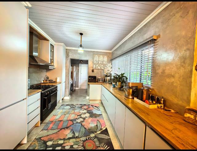 5 BEDROOM HOUSE FOR SALE IN VAALPARK